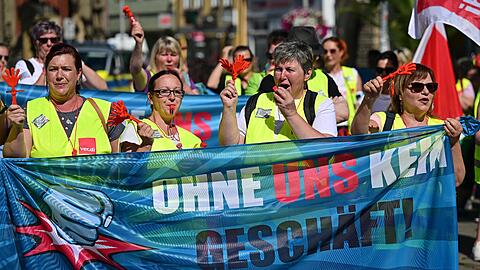 Bereits im Juli streikten Mitarbeiterinnen aus dem Einzel- und Versandhandel, hier in Th&uuml;ringen.