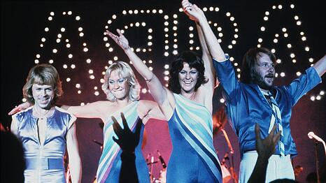 1976 eroberte "Dancing Queen" die Charts der Welt und wurde in 16 L&auml;ndern der Welt Nummer eins. Der Zauber des Disco-Klassikers ist ungebrochen. Die Single d&uuml;rfte sich, digitale Downloads inklusive, &uuml;ber 10 Millionen Mal verkauft haben.