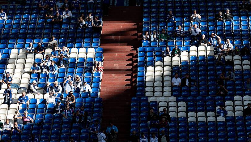 Medienberichten zufolge kam es vor der Partie zwischen Schalke und Bayern zu einer Auseiandersetzung beider Fanlager.
