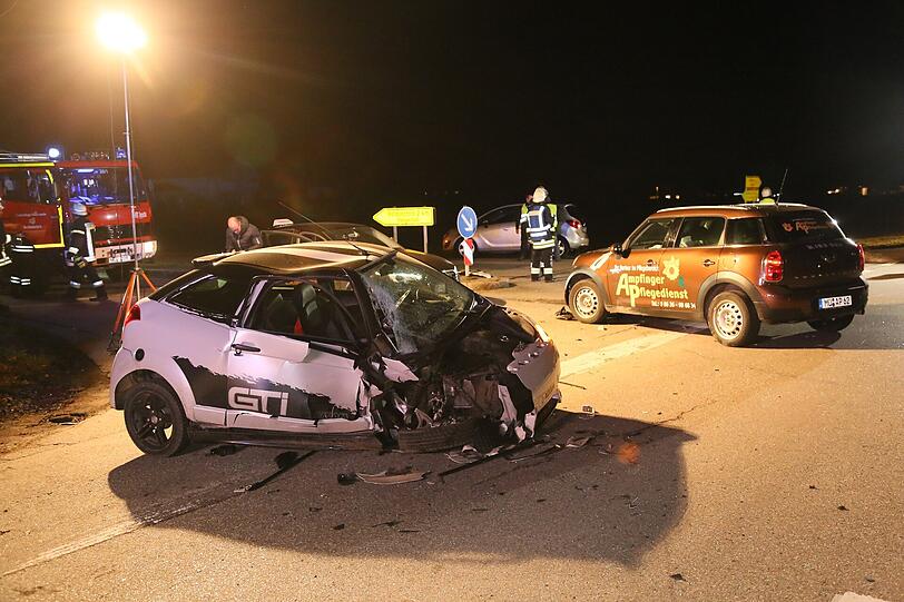Bei diesem Unfall auf der MÜ25 von Aschau am Inn in Richtung Ampfing hatte eine 16-jährige Fahranfängerin großes Glück - sie wurde nur leicht verletzt.