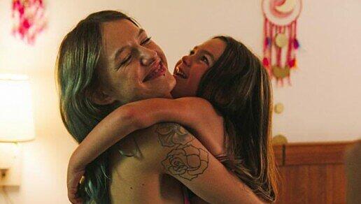Wurschteln sich durch die Tage: Moonee (Brooklynn Kimberly Prince) und ihre Mutter Halley (Bria Vinaite).