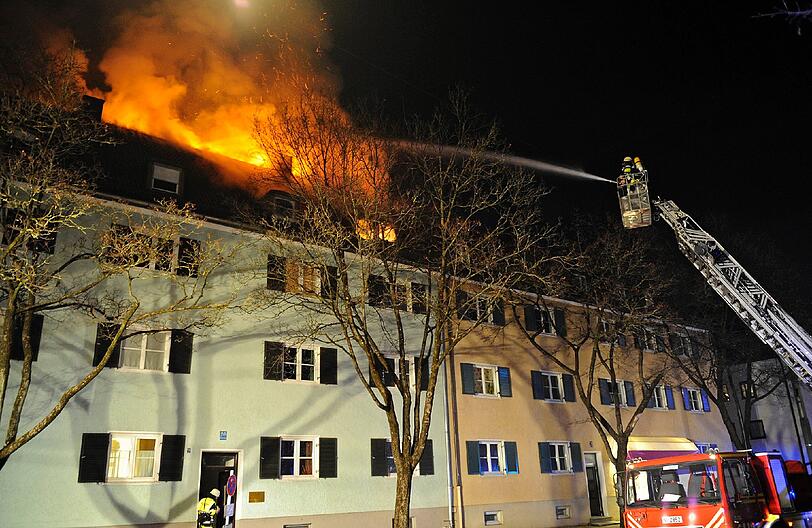 "Aufgrund der Größe des Brandes forderte der Einsatzleiter einen weiteren Löschzug
nach."