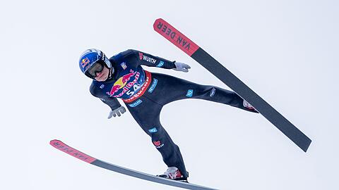 Andreas Wellinger liegt zur Halbzeit der Skiflug-WM am Kulm auf Platz vier.