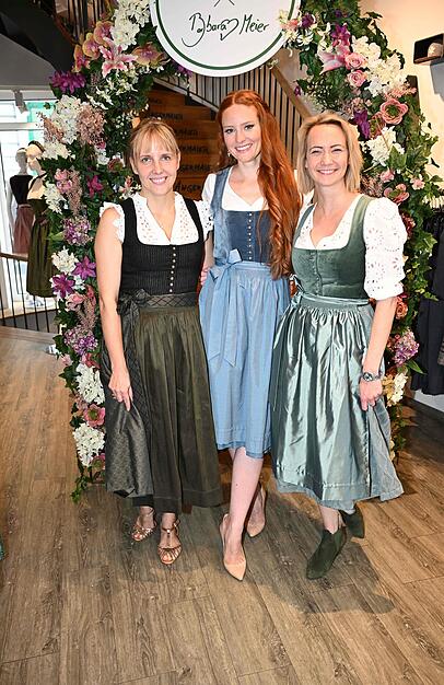 Nina Munz, Barbara Meier und Eileen Popielaty bei der Angermaier-Präsentation der "greenline by Angermaier X Barbara Meier" Kollektion. Nina Munz, Barbara Meier und Eileen Popielaty bei der Angermaier-Präsentation der "greenline by Angermaier X Barbara Meier" Kollektion.