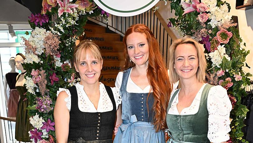 Nina Munz, Barbara Meier und Eileen Popielaty bei der Angermaier-Präsentation der "greenline by Angermaier X Barbara Meier" Kollektion. Nina Munz, Barbara Meier und Eileen Popielaty bei der Angermaier-Präsentation der "greenline by Angermaier X Barbara Meier" Kollektion.