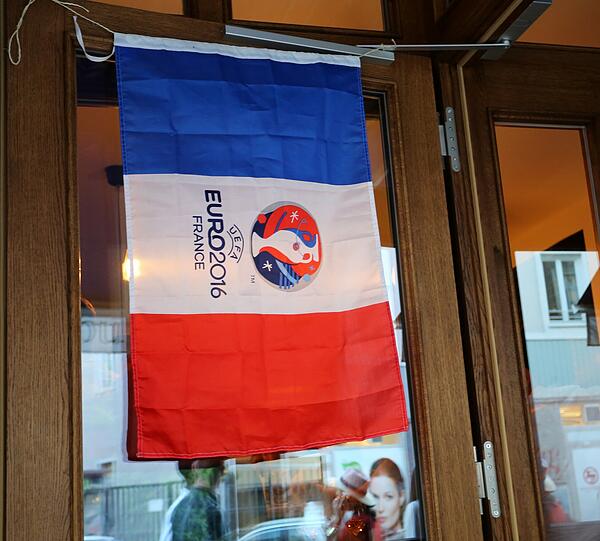 Beim Halbfinale gegen Frankreich müssen die Münchner Fans stark sein. Das zeigen die Bilder vom Public Viewing.
