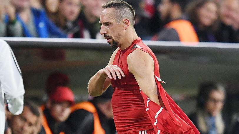 Franck Ribéry kurz bevor er sein Trikot in Richtung Bank warf.