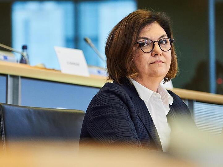 Adina Valean, EU-Transportkommissarin. Foto: Dati Bendo/European Commission/dpa/Archivbilld