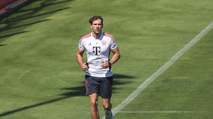 Leon Goretzka ist am Mittwoch nach seiner Knie-Operation wieder ins Lauftraining eingestiegen.