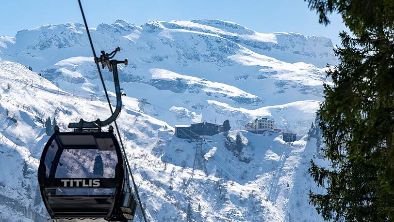 Im Skigebiet schien die Sonne, aber es gab Windwarnungen.