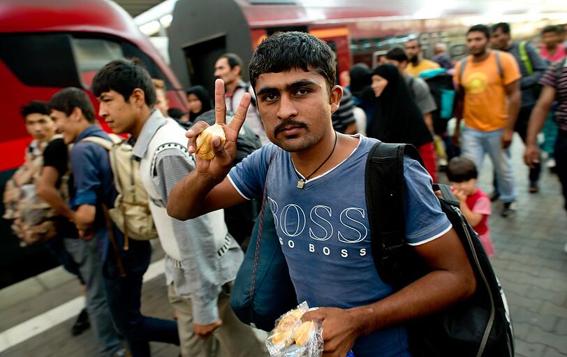 Am frühen Abend treffen weitere Züge am Hauptbahnhof ein - die Bundespolizei rechnet mit etwa 500 weiteren neu ankommenden Flüchtlingen.