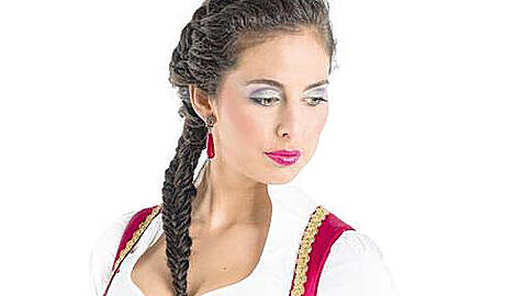 Im Lodenfrey-Dirndl ist man ein Blickfang auf der Wiesn