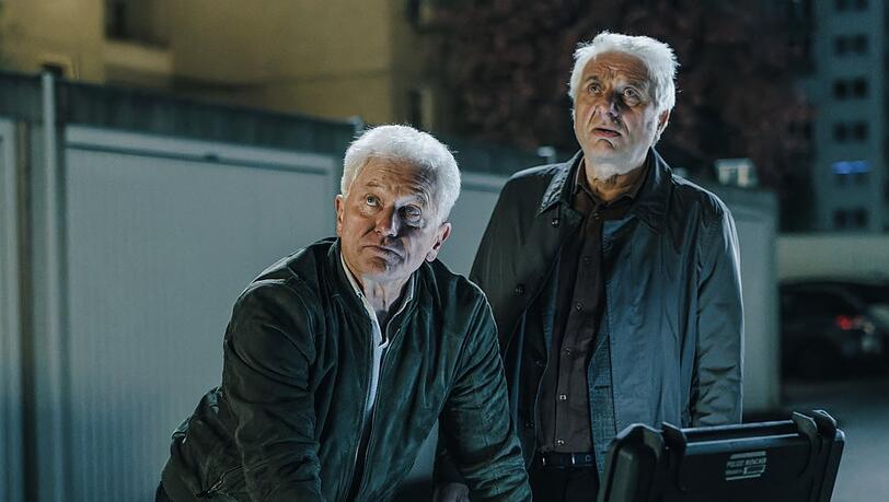 "Tatort: Hackl": Ivo Batic (Miroslav Nemec. l.) und Franz Leitmayr (Udo Wachtveitl) bei der Tatrekonstruktion im Hasenbergl.