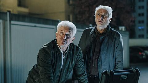 "Tatort: Hackl": Ivo Batic (Miroslav Nemec. l.) und Franz Leitmayr (Udo Wachtveitl) bei der Tatrekonstruktion im Hasenbergl.