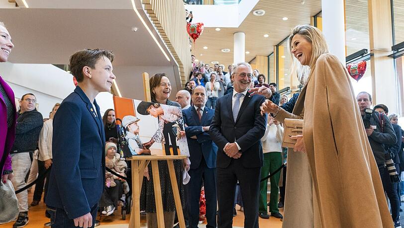 Vorbild Utrecht: Die Räume in der Kinderonkologie sind hell und freundlich. Hier ein Bild von einem Besuch der Königin Maxima. Vorbild Utrecht: Die Räume in der Kinderonkologie sind hell und freundlich. Hier ein Bild von einem Besuch der Königin Maxima.
