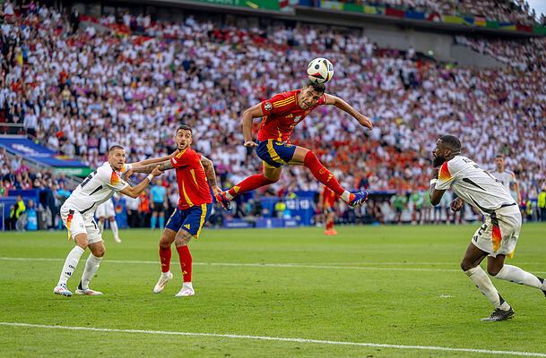 Mikel Merino versetzte mit seinem späten Siegtreffer im Viertelfinale ganz Deutschland einen Stich ins Herz. Mikel Merino versetzte mit seinem späten Siegtreffer im Viertelfinale ganz Deutschland einen Stich ins Herz.