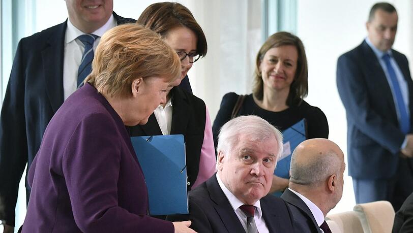 Ziemlich beste Gegner in Sachen Migrationspolitik: Angela Merkel und Horst Seehofer, hier 2020 bei einer Konferenz.