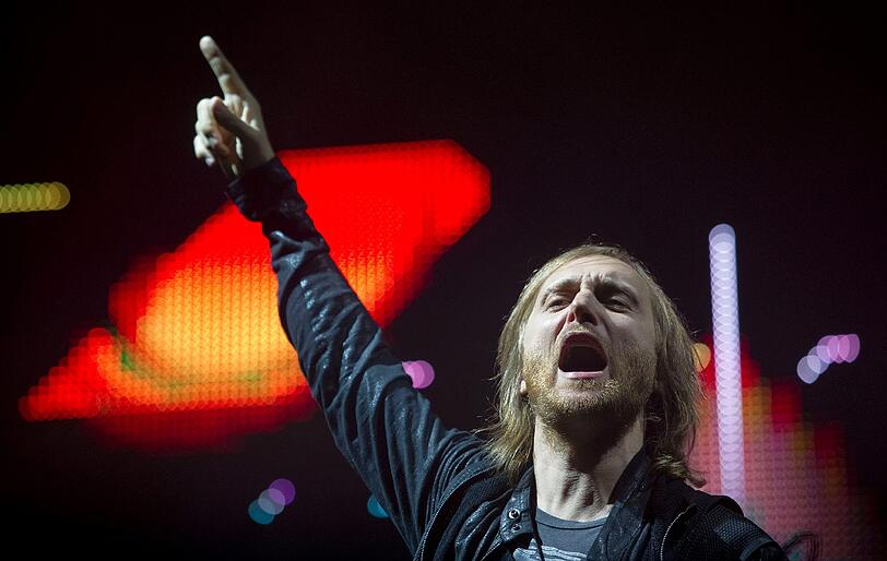 Es war für viele das Highlight des Event-Wochenendes in München. Star-DJ David Guetta legte am Königsplatz auf. Die Bilder vom München-Auftritt.
