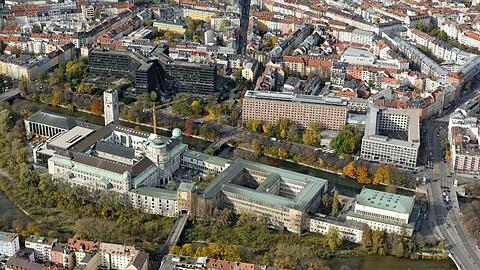 Die Museumsinsel mit dem Kongresssaal (re.), dem Bibliotheksbau (Mitte) und dem Hauptgebäude des Deutschen Museums.