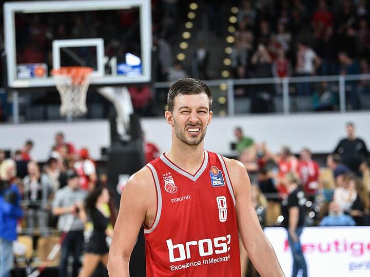 Stevan Jelovac von Brose Bambegr nach dem Sieg gegen Gießen 46ers. Foto: Nicolas Armer/Archiv