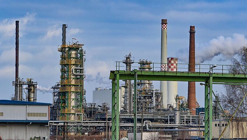 Industrieanlagen auf dem Gelände der PCK-Raffinerie. Rosneft hält die Mehrheit an dem Unternehmen und will sie weiter ausbauen. Mit dem Kauf weiterer Anteile des Miteigentümers Shell will Rosneft die Raffinerie zu 91,67 Prozent unter seine Kontrolle bringen.