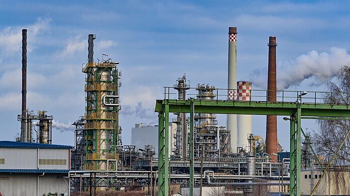 Industrieanlagen auf dem Gelände der PCK-Raffinerie. Rosneft hält die Mehrheit an dem Unternehmen und will sie weiter ausbauen. Mit dem Kauf weiterer Anteile des Miteigentümers Shell will Rosneft die Raffinerie zu 91,67 Prozent unter seine Kontrolle bringen.