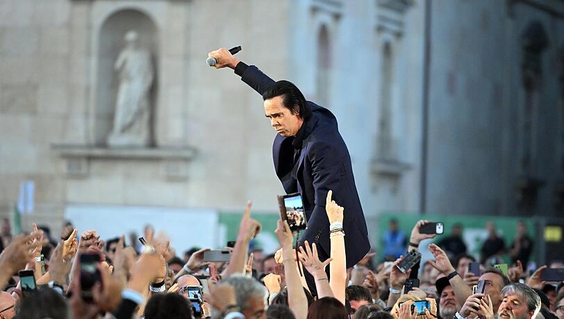 Nick Cave liebt das Spiel mit dem Publikum. Nick Cave liebt das Spiel mit dem Publikum.