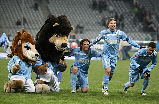 Jubelnde Löwen: Auch am Montagabend nach dem Spiel des TSV 1860 München gegen St. Pauli?