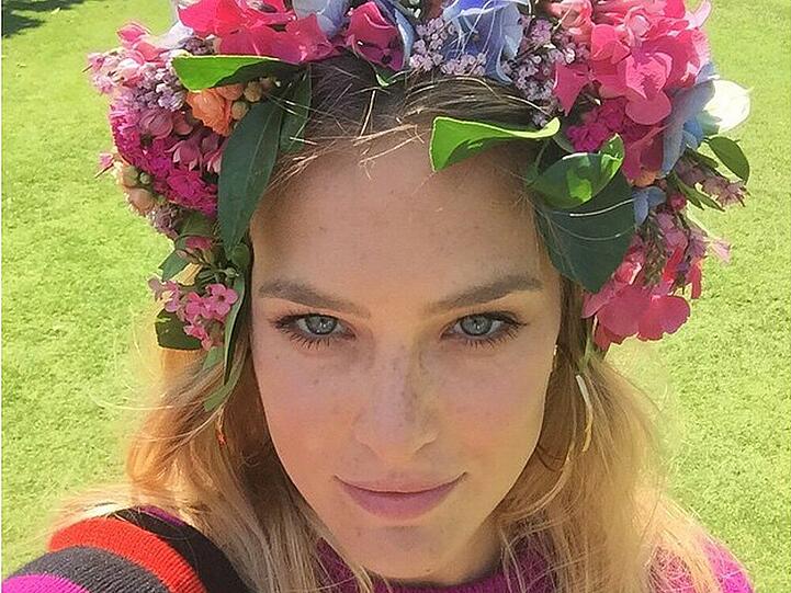 Sommerlicher Look bei Bar Refaeli