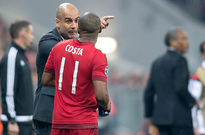 Douglas Costa ist dankbar für seine Zeit mit Pep Guardiola, sagt gleichzeitig aber auch, dass er noch lange beim FC Bayern spielen möchte.