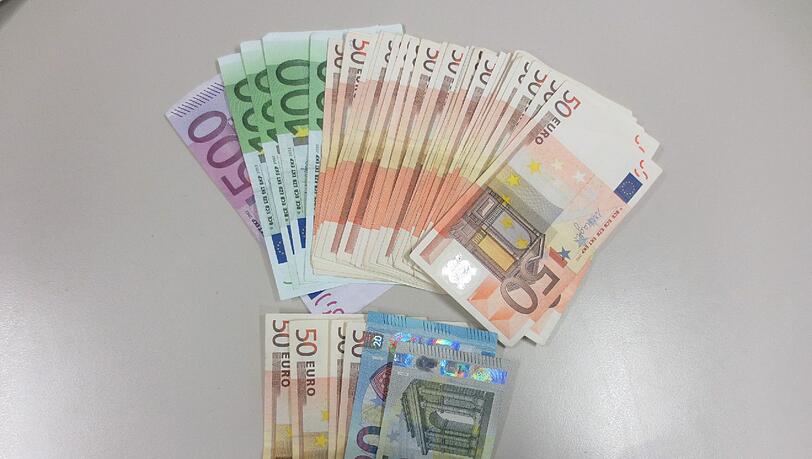 Außerdem hatte der 26-Jährige noch fast 3000 Euro Bargeld bei sich.