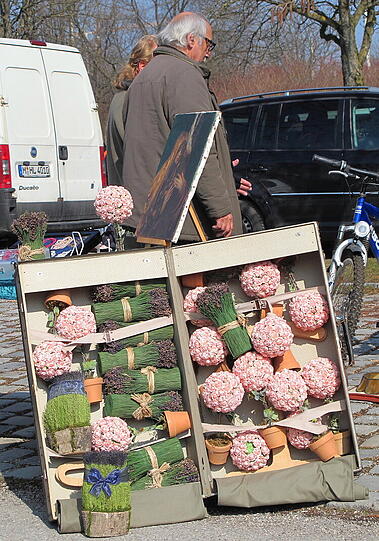 Skurriles, Schönes, Überflüssiges: Impressionen vom Flohmarkt in Milbertshofen.
