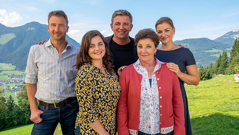 Ronja Forcher (2. v. li.) wurde durch die ZDF-Serie "Der Bergdoktor" bekannt. Für die 29-Jährige gibt es im Leben jedoch Wichtigeres als Erfolg.