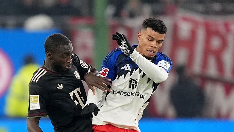 Dayot Upamecano im Zweikampf mit HSV-Profi Ransford K&ouml;nigsd&ouml;rffer.