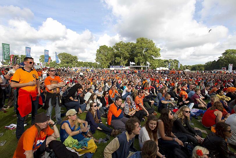Siegesfeier nach dem Einzug ins Viertelfinale: Beim Parkpop in Den Haag