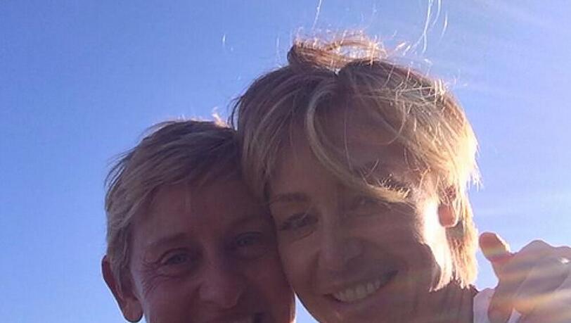 Wirken wie frisch verliebt: Ellen DeGeneres und Portia de Rossi Wirken wie frisch verliebt: Ellen DeGeneres und Portia de Rossi