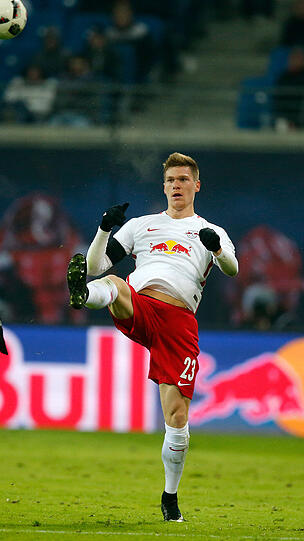 Halstenberg gehört zu den unbesungenen Helden der RB-Elf, ist schnell, macht viel Druck nach vorne. Sein Einsatz bleibt bis kurz vor knapp wegen einer Einblutung in der Hüfte fraglich. Wertung Unentschieden. Stand: 3:2