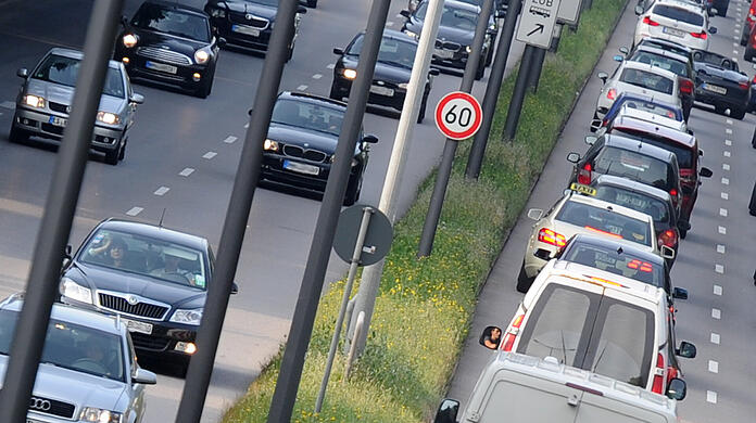 Mächtig viel Verkehr auf der Landshuter Allee. (Symbolbild)