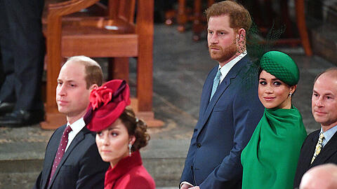 Prinz William und Herzogin Kate (vorne) und Prinz Harry und Herzogin Meghan könnten sich bald wiedersehen.