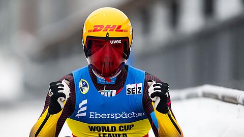 Max Langenhan jubelt in Altenberg über seinen Sieg.