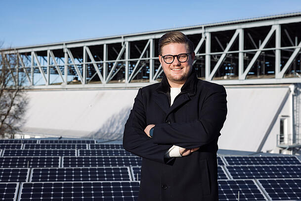 Tobias Wolf ist unter anderem für "Die Rosenheim-Cops" als Green Consultant tätig. Tobias Wolf ist unter anderem für "Die Rosenheim-Cops" als Green Consultant tätig.