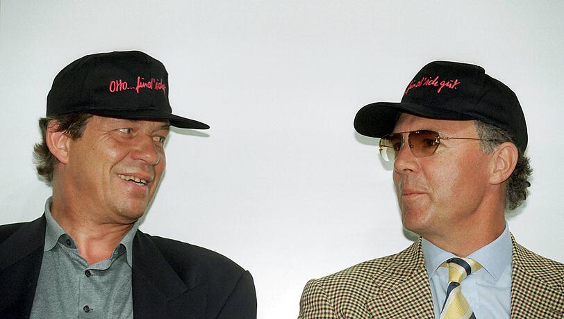 Da schau her! Bayerns damaliger Trainer Otto Rehhagel und Boss Franz Beckenbauer mit "Otto... find ich gut"-Kappen. Da schau her! Bayerns damaliger Trainer Otto Rehhagel und Boss Franz Beckenbauer mit "Otto... find ich gut"-Kappen.