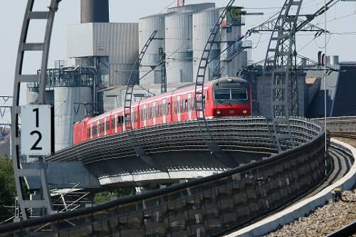 Der Bahnhof Steinbühl wird zum S-Bahn-Knoten: Unter der S3 nach Altdorf (Foto) häkt künftig die S1 Richtung Forchheim.