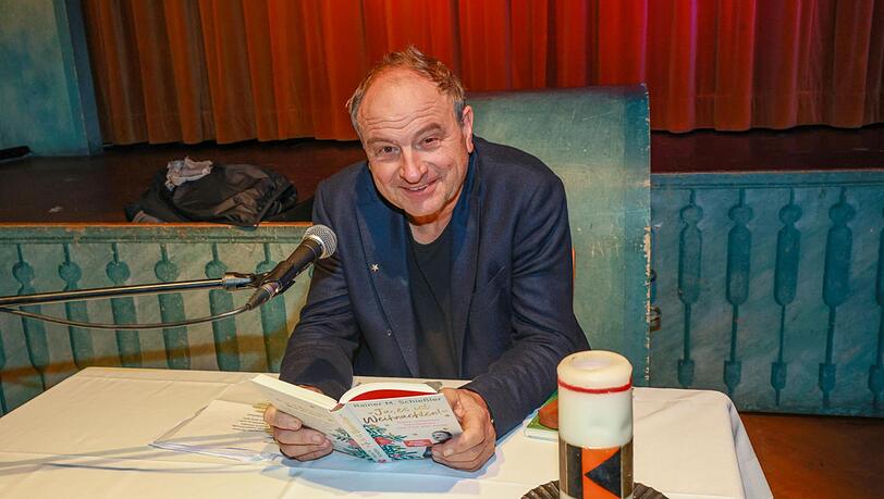 Rainer Maria Schießler bei der Präsentation seines neuen Buches im Pfarrsaal Heilig Kreuz in Giesing.