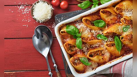 Mit K&auml;se &uuml;berbacken schmeckt Pasta noch besser.