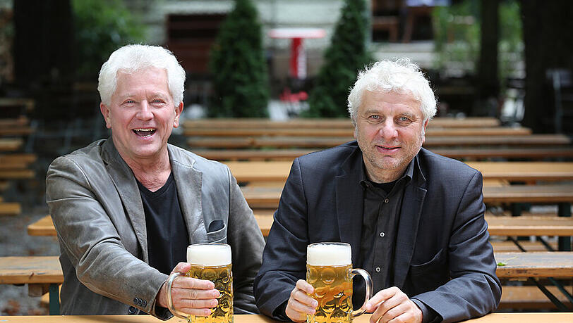 Nein, die Wiesn ist heuer nicht leer, wir haben Miroslav Nemec (li.) und Udo Wachtveitl zum Gespräch in einem Biergarten getroffen. Nein, die Wiesn ist heuer nicht leer, wir haben Miroslav Nemec (li.) und Udo Wachtveitl zum Gespräch in einem Biergarten getroffen.