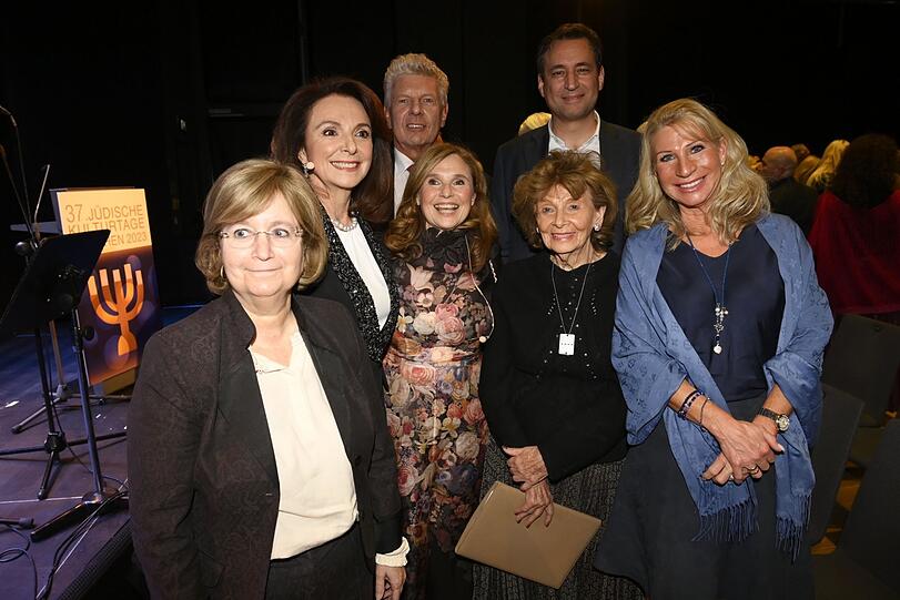 Illustre Runde: Talya Lador-Fresher, Uschi Dämmrich von Luttitz, OB Dieter Reiter, Judith Epstein, Charlotte Knobloch, Georg Eisenreich und Bayerns First Lady Karin Baumüller-Söder.