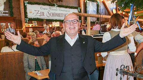 Jürgen Kirner beim Wiesn-Auftakt in der Schönheitskönigin.