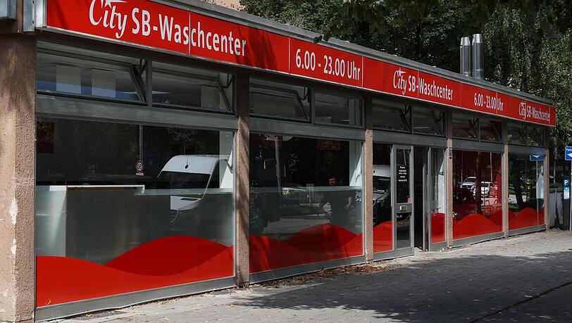Offen von 6 bis 23 Uhr: Einen Waschsalon gibt's hier seit den 80ern. Offen von 6 bis 23 Uhr: Einen Waschsalon gibt's hier seit den 80ern.