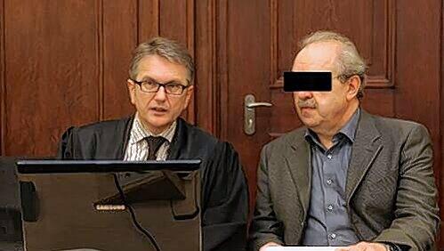 Der ehemalige Siemens-Angestellte Raimund M. (re.) mit seinem Anwalt Alexander Seifert. Der ehemalige Siemens-Angestellte Raimund M. (re.) mit seinem Anwalt Alexander Seifert.